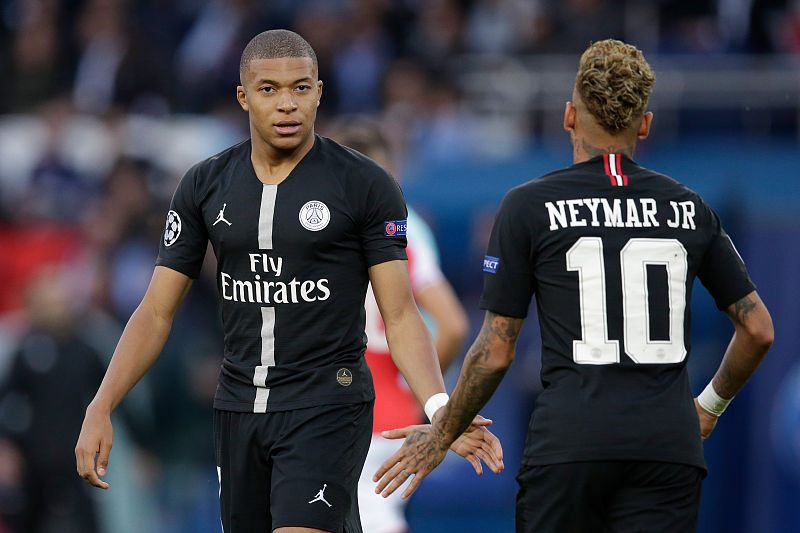 律让他在马 律让他在马